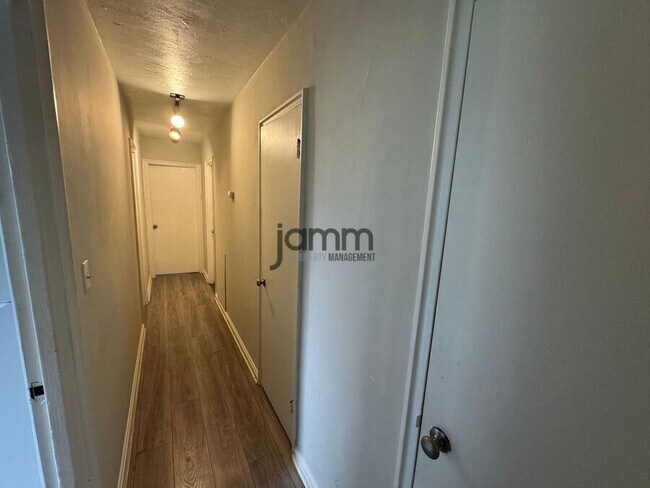 Building Photo - 11820 Edgewater Dr