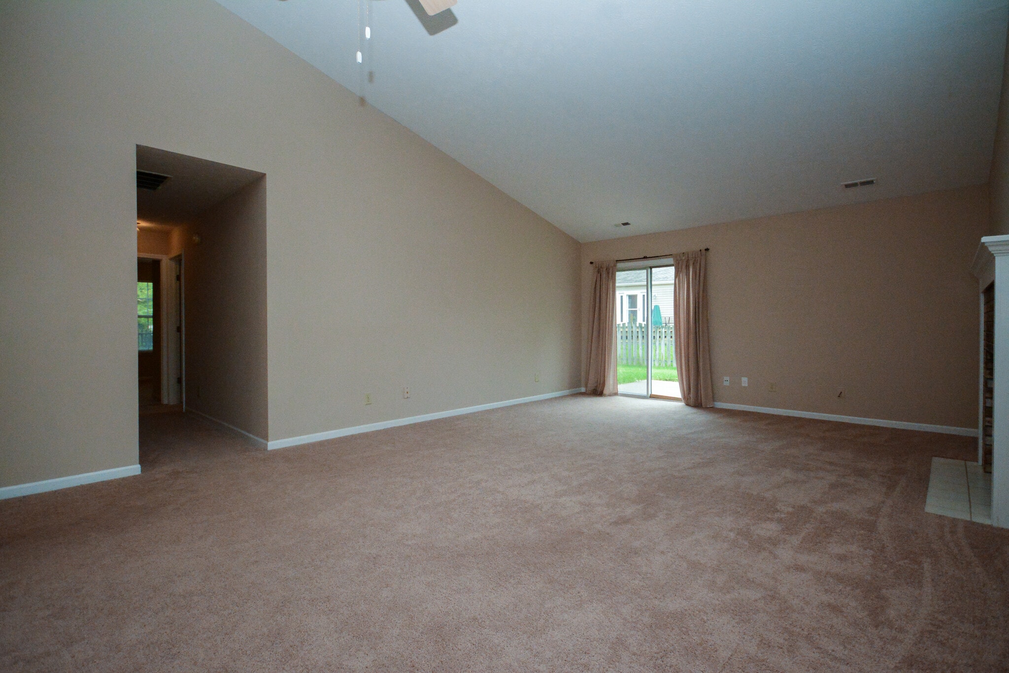 Family Room - 582 Redfox Ct N
