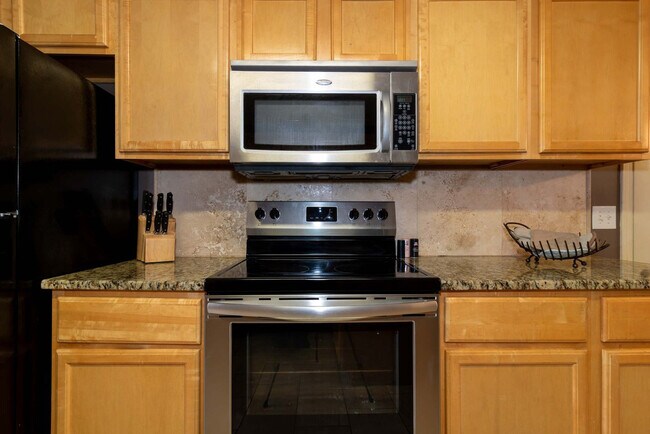 Building Photo - 4235 King Arthur Pl