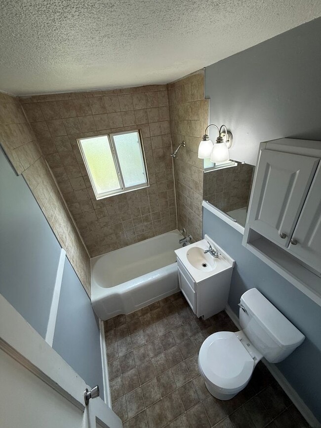 Building Photo - 638 S Woodlawn Blvd