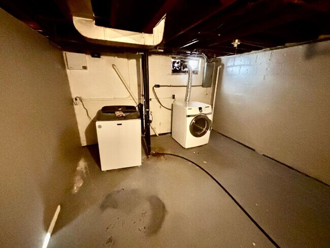 Building Photo - 847 S 60th St