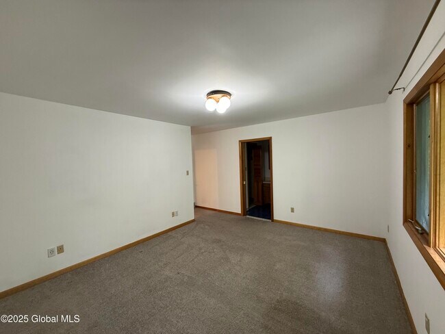 Building Photo - 1565 Crescent Rd