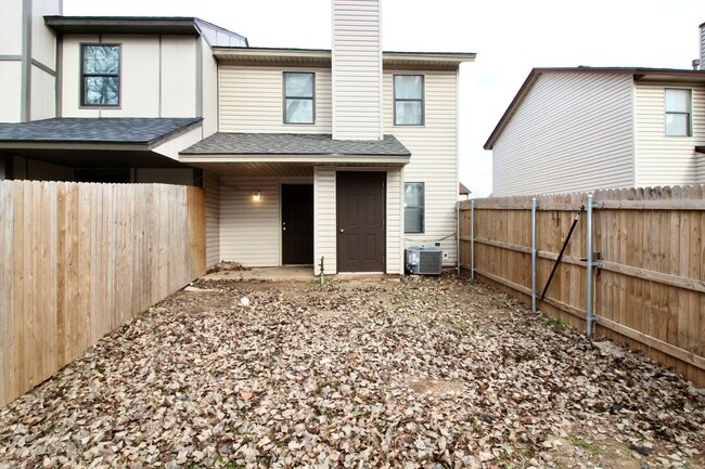 Building Photo - 2336 Heatherfield