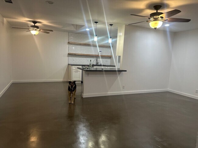 Building Photo - AMAZING INTERIOR 4 BEDROOM / 2 BATHROOM REMODELED HOUSE