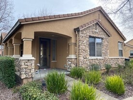Entrance Patio - 1000 Orleans Ct
