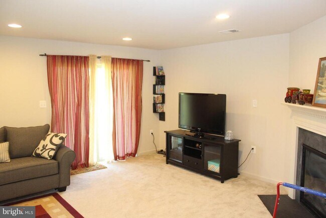 Building Photo - 42181 Castle Ridge Square