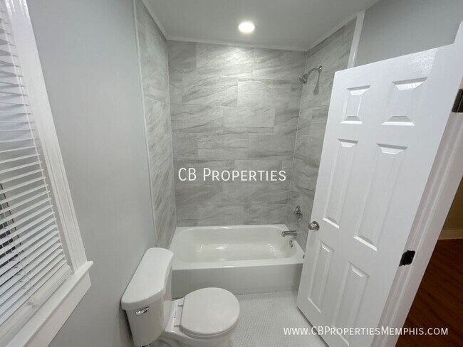 Building Photo - 1326 Whitewater-