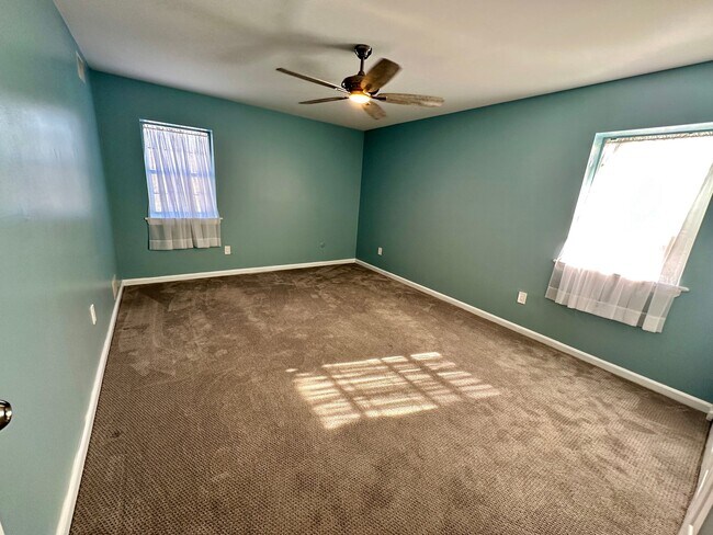 Building Photo - 358 Maple Ave