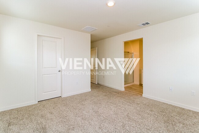 Building Photo - 1048 Silver Feather Wy