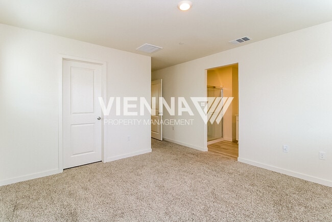 Building Photo - ONE MONTH FREE RENT IF APPROVED AND MOVED IN BY 1/15/26