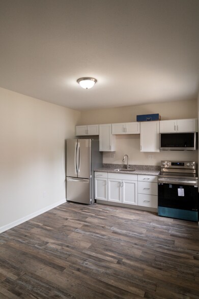 Building Photo - 1277 W 67th St