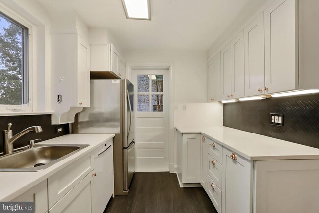 Building Photo - 3273 Worthington St NW