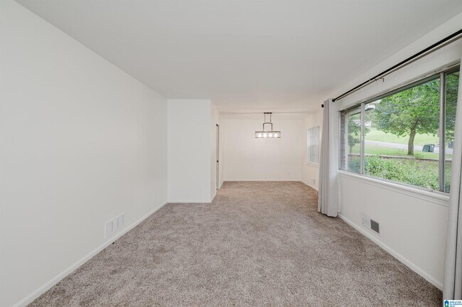 Building Photo - 1440 Hickory Ln