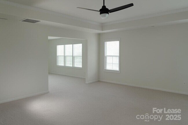 Building Photo - 1058 Thoroughbred Dr.