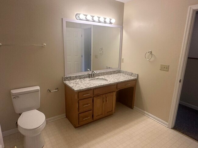 Building Photo - 2005 River Ridge Rd