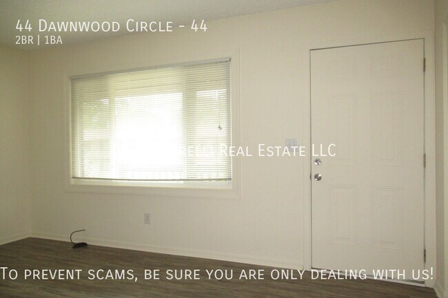 Building Photo - Pet Friendly Condo close to town and ready...