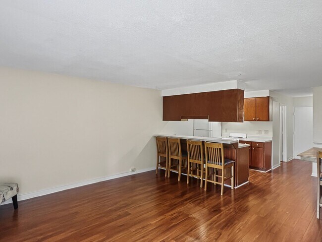 Building Photo - 3007 Huntleigh Dr