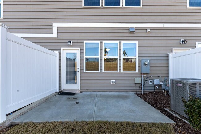 Building Photo - 1017 Fitchie Pl