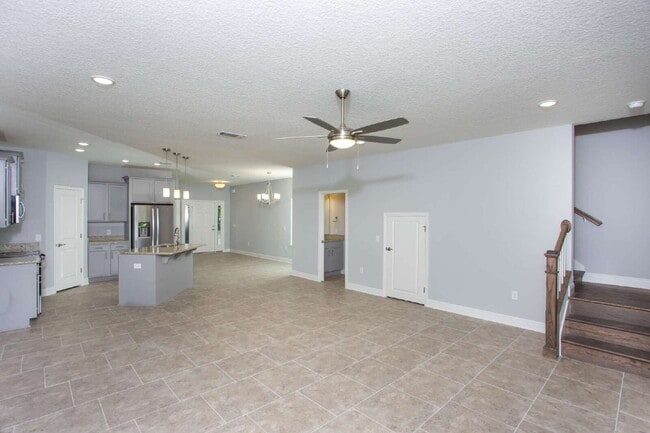 Building Photo - Great location! One block from DeVillier's Square and walking distance to Palafox.