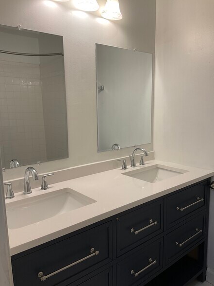 Building Photo - 1019 Woodland Vlg