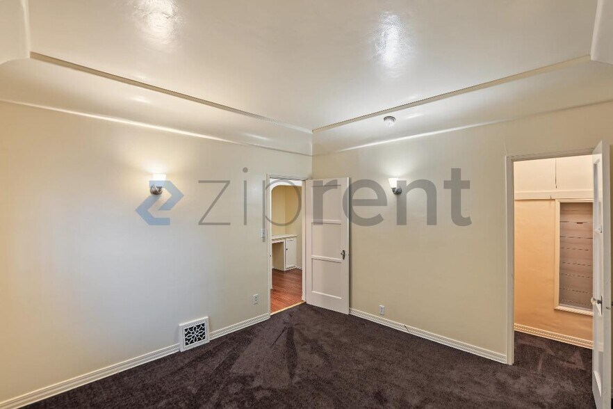 Building Photo - Unit 4268