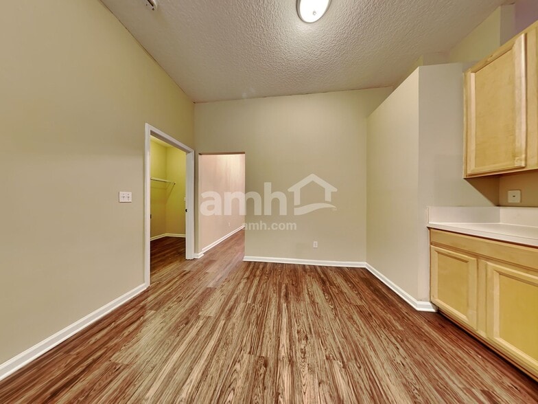Building Photo - 9426 Staplehurst Dr
