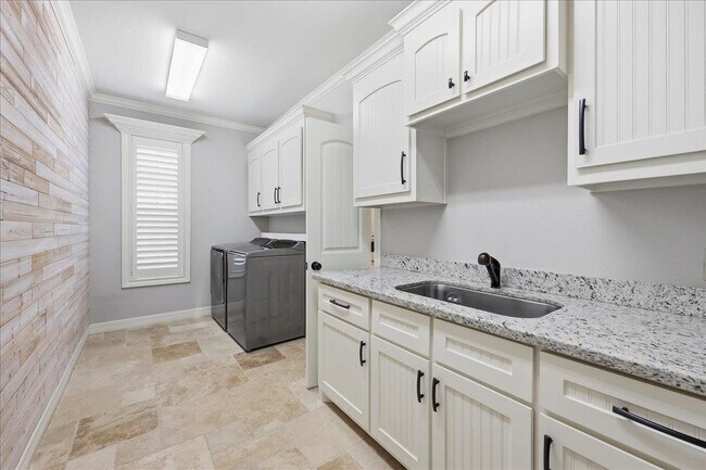 Building Photo - 302 Spring Brook Ct