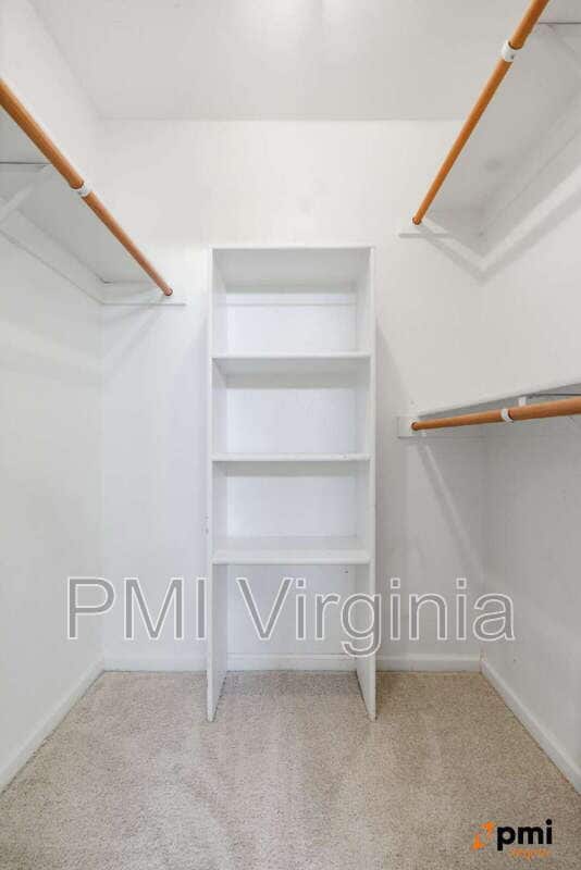 Building Photo - 1002 Nicklaus Dr