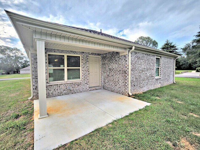 Building Photo - HOUSE for RENT Hartselle 3BR