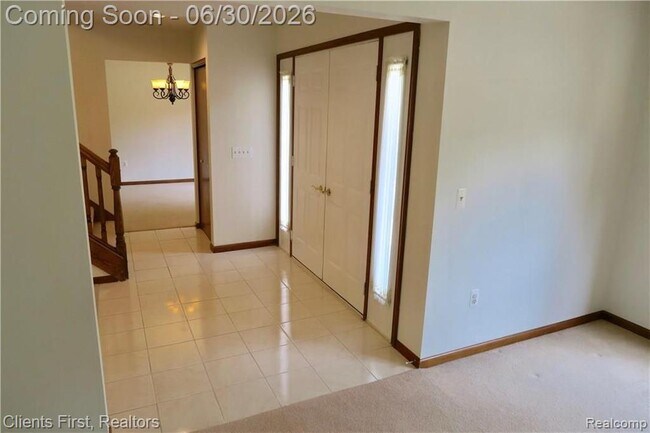 Building Photo - 7233 Oakwood Dr