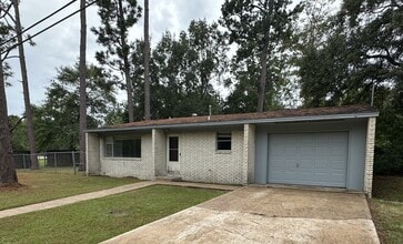 Building Photo - 301 Pinewood Dr