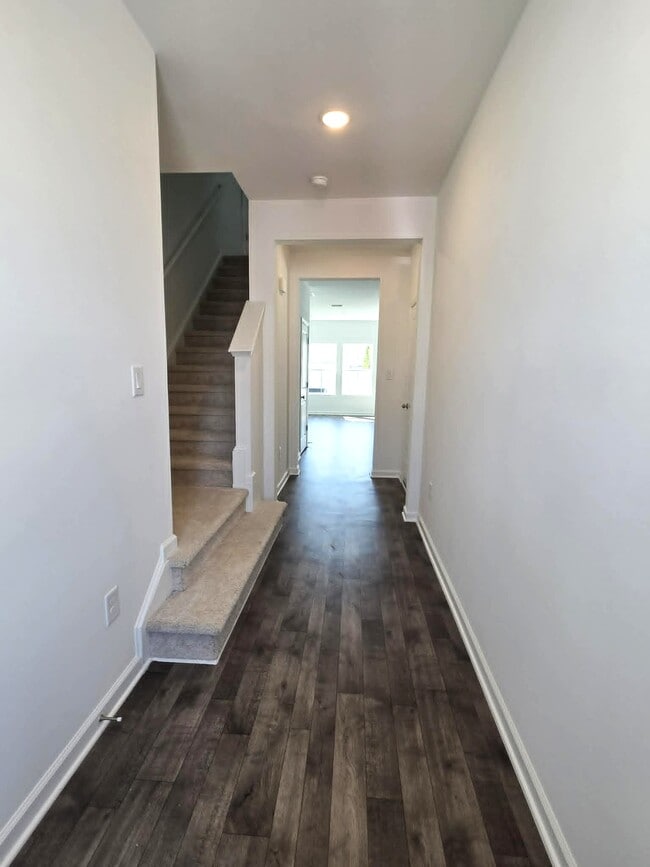 Building Photo - 222 Clement Lp