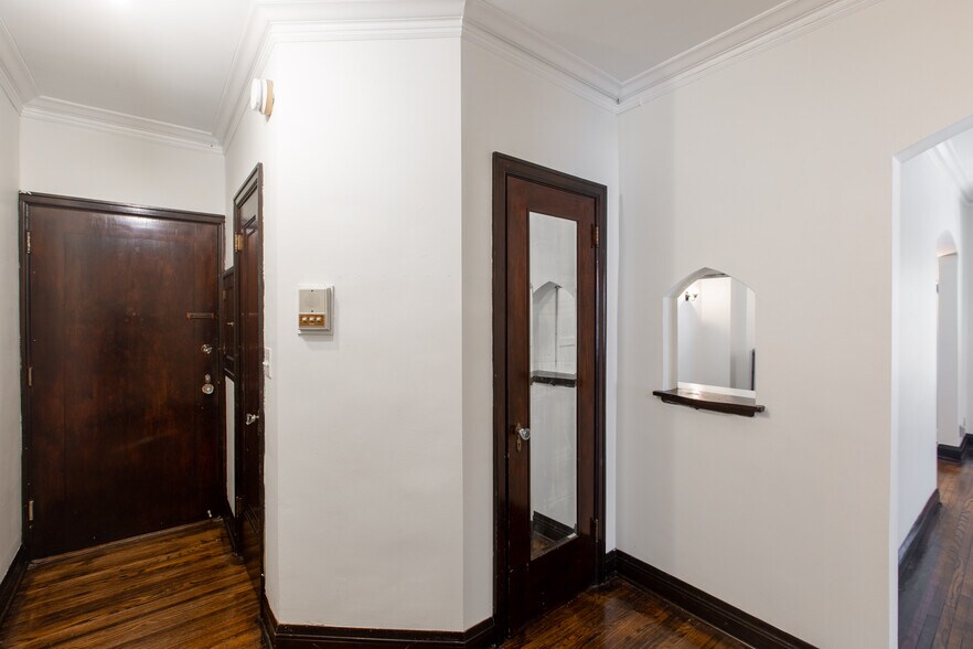 Building Photo - 2610-18 Fremont Ave S