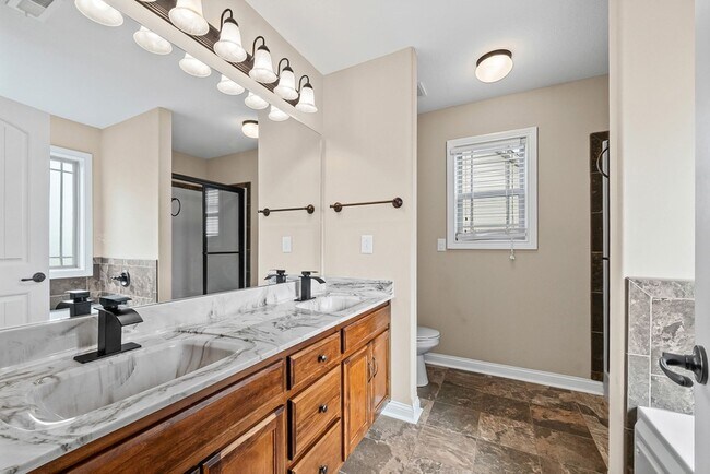 Building Photo - 1725 Autumnwood Blvd