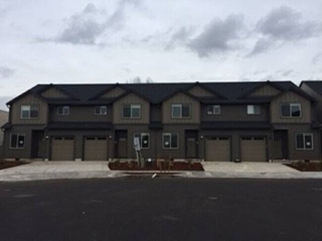 Building Photo - 7649 NE 31st Cir