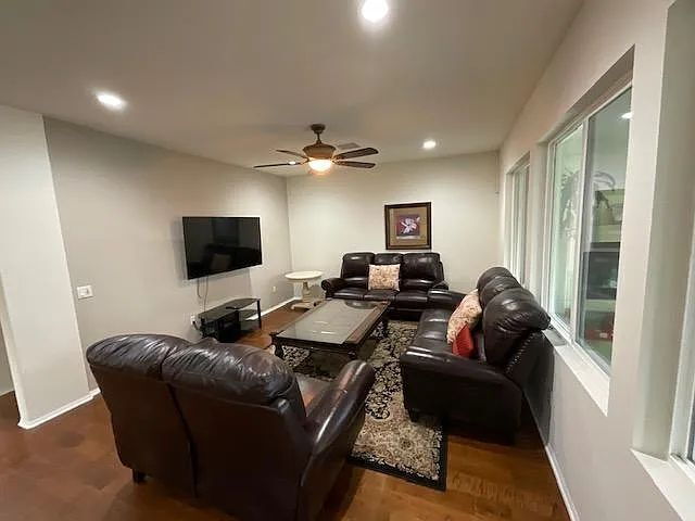 Building Photo - Immaculate 5-Bedroom Executive Home in Desirable Plum Canyon