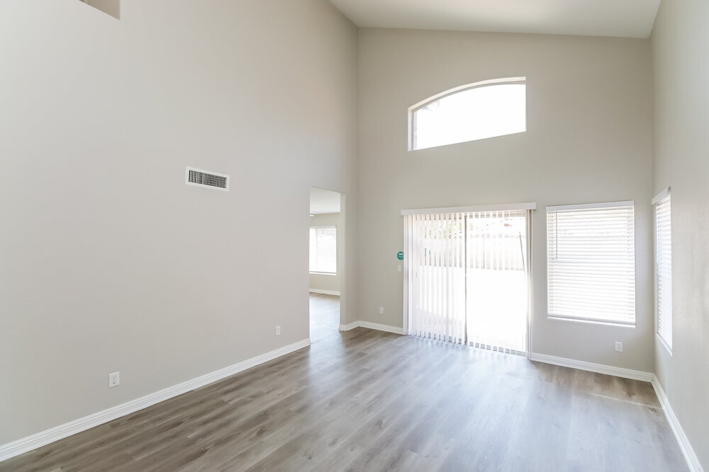 Building Photo - 1012 N Blackstone Dr