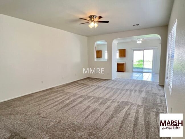 Building Photo - Nice 3 bedroom home with new paint &amp; new carpet in Mesa!