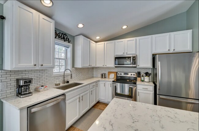 Building Photo - 38 Fawn Ln