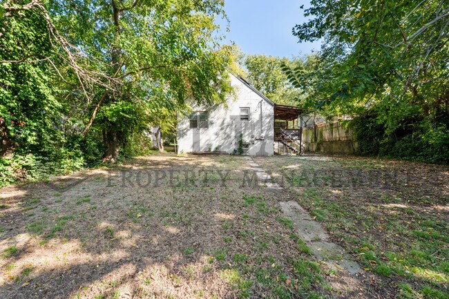 Building Photo - 1007 N Yale Ave