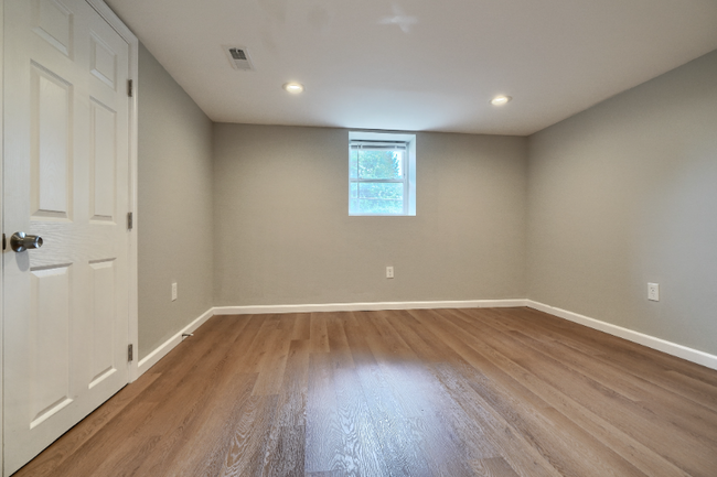 Building Photo - 1031 Elm Ridge Ave