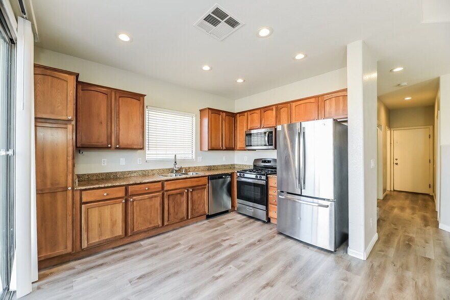 Building Photo - 328 Sweet Sugar Pine Dr