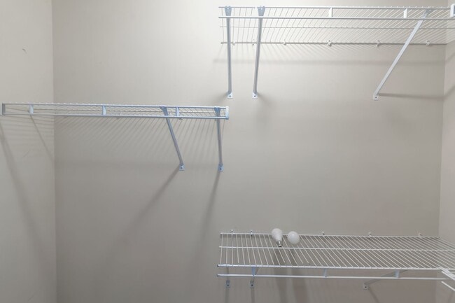 Building Photo - Spacious 4-Bedroom Split Foyer with 3 Bath...