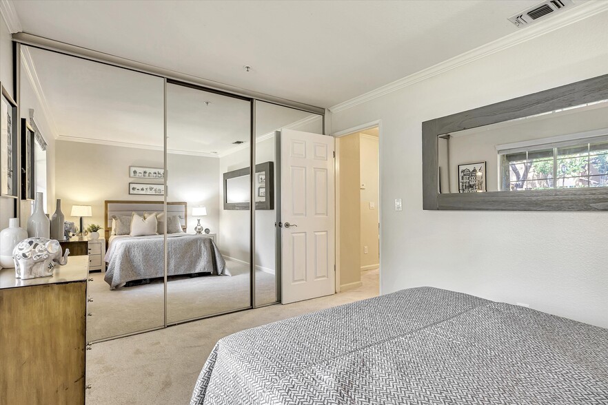 Building Photo - 440 Bollinger Canyon Ln