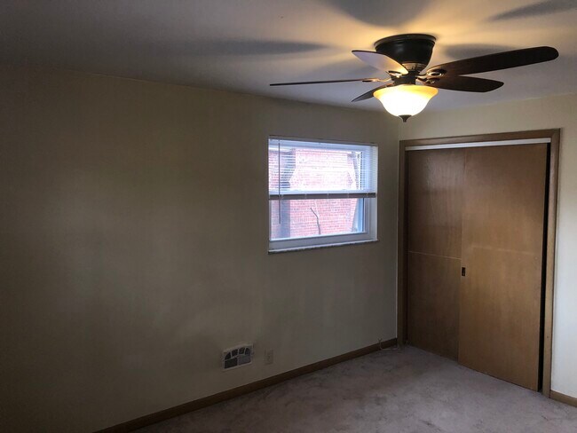 Building Photo - 575AB Eastmoor Blvd