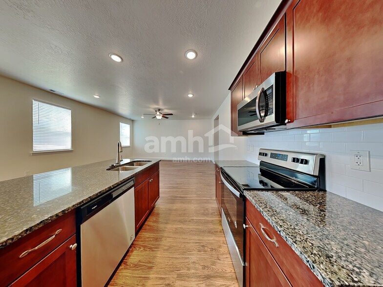 Building Photo - 2382 E Buckskin Way