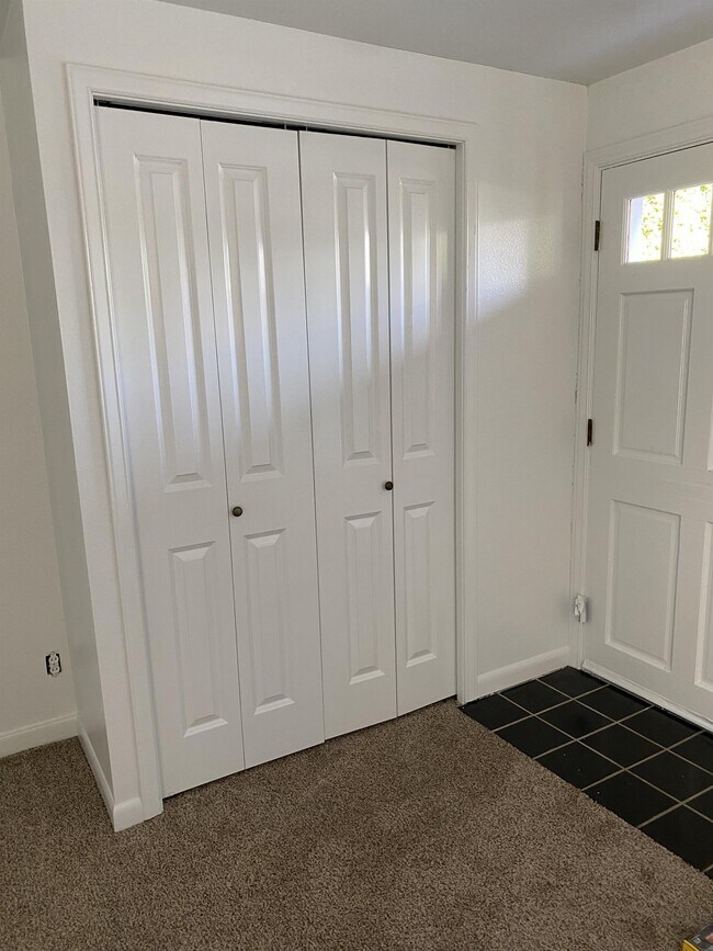 Building Photo - 5621 Fauntleroy Way SW