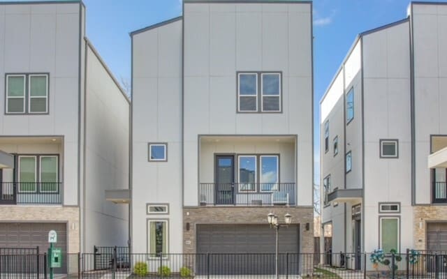 Building Photo - 8411 Hempstead Rd