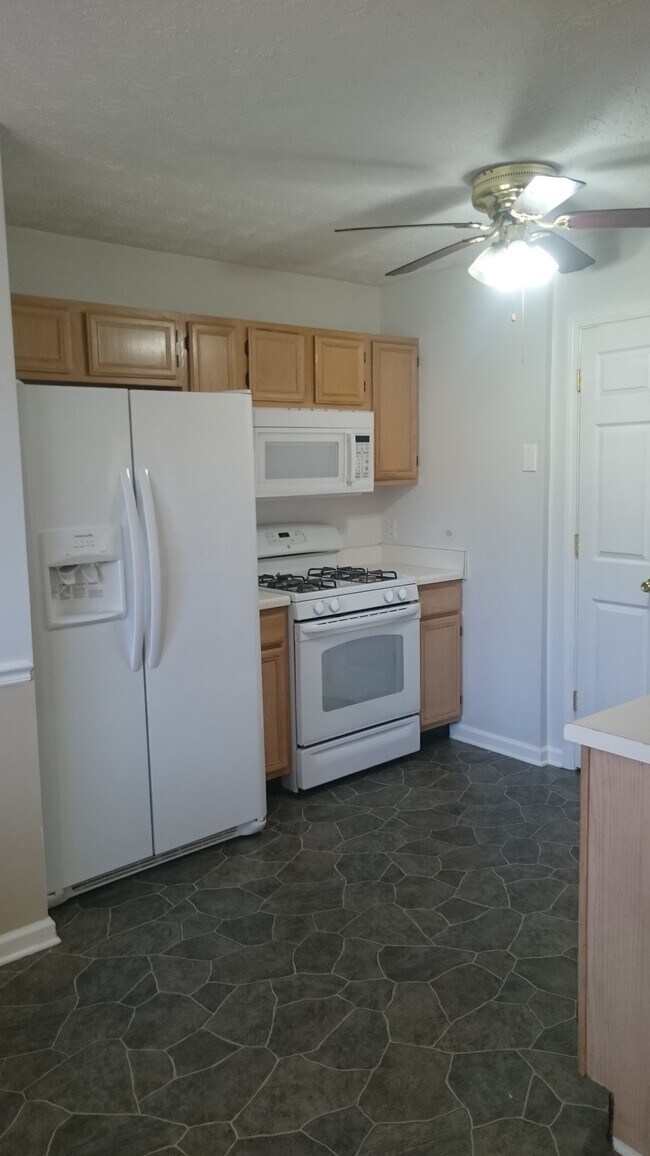 Kitchen - 715 Beaver Run Trce