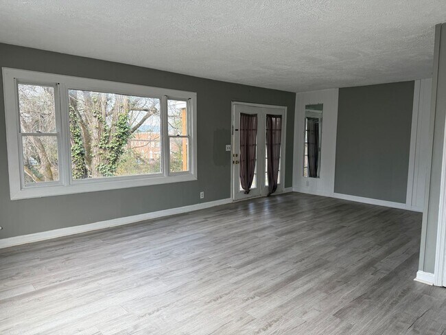 Building Photo - 221 Taylor St